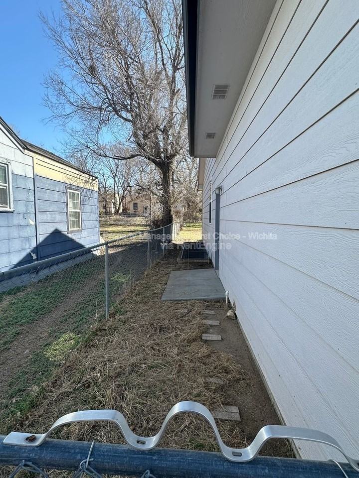 1450 N Green St - Photo 3 of 26