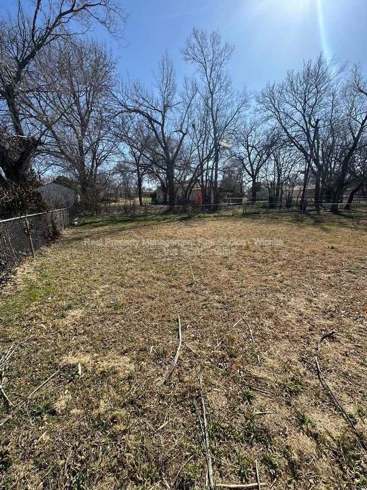 1450 N Green St - Photo 4 of 26