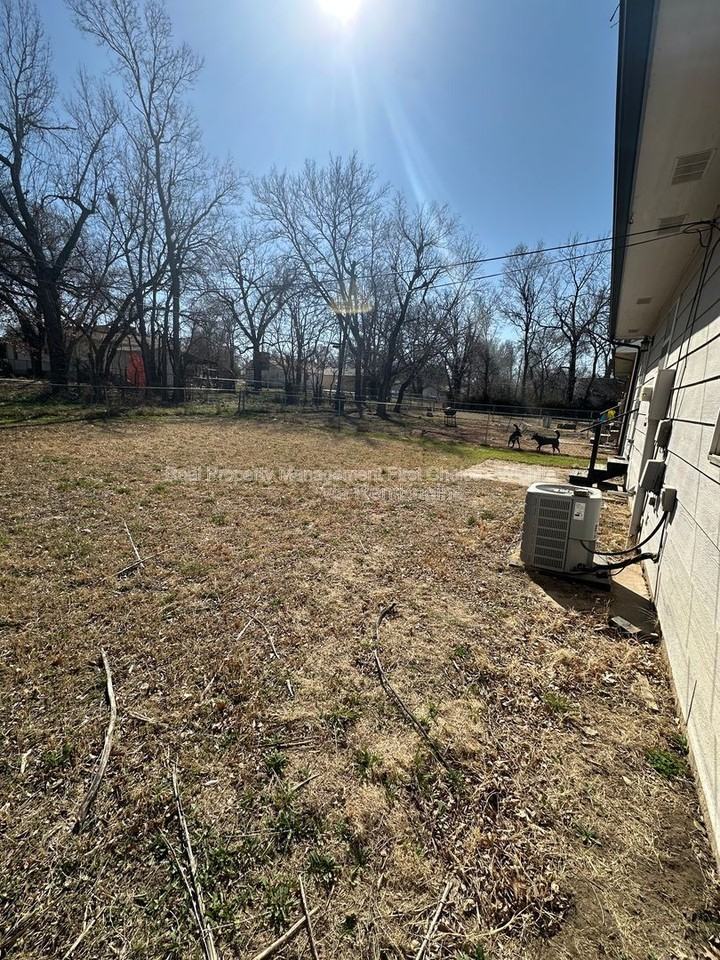 1450 N Green St - Photo 5 of 26