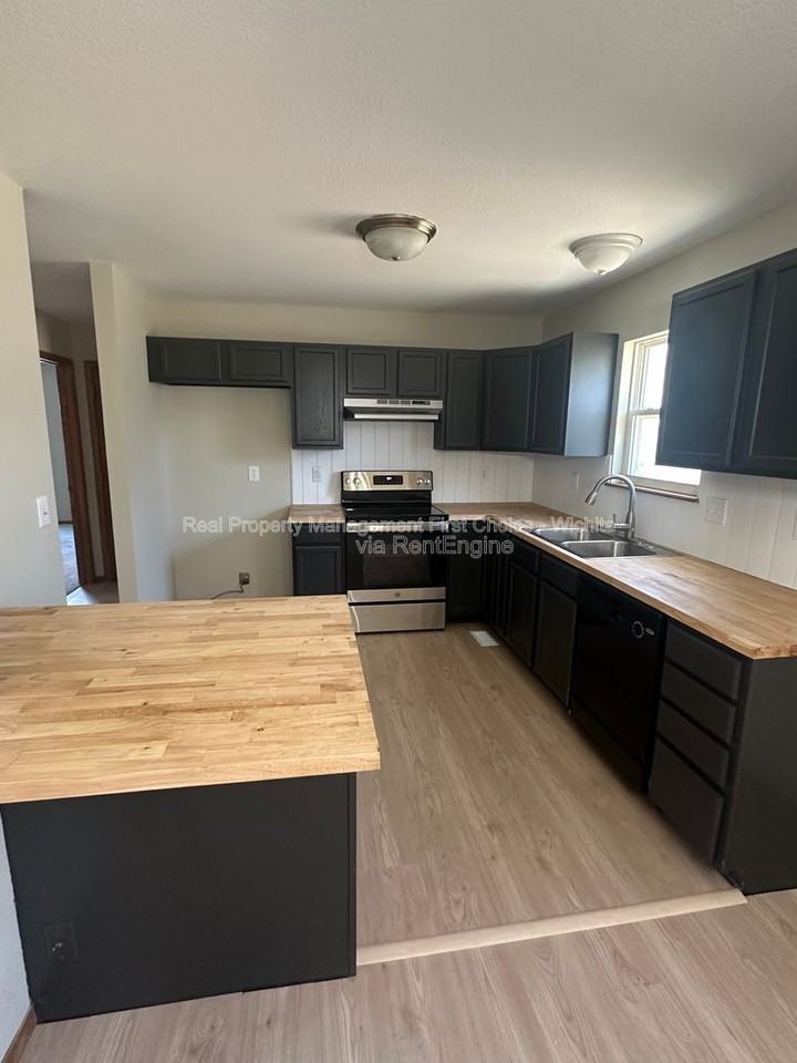 1450 N Green St - Photo 7 of 26