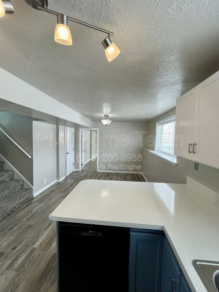 1820 N 285 W - Photo 2 of 21