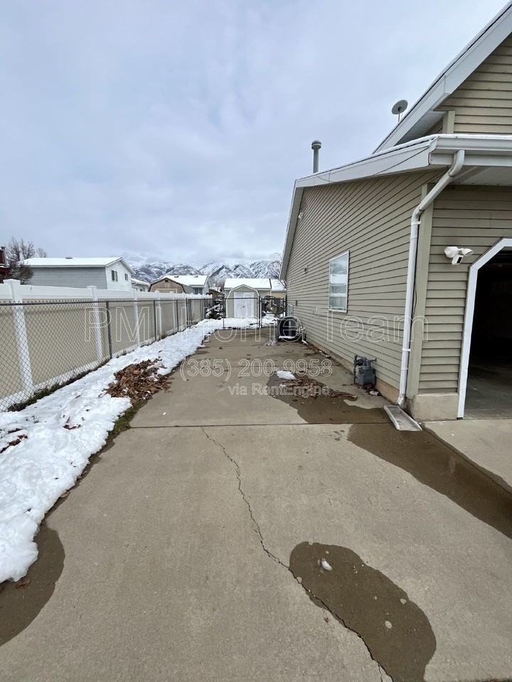 1820 N 285 W - Photo 3 of 21