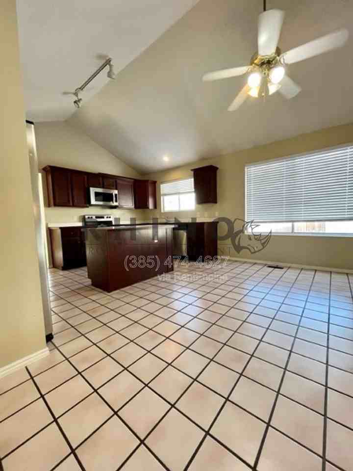 10319 S Ashley Park Dr - Photo 2 of 24