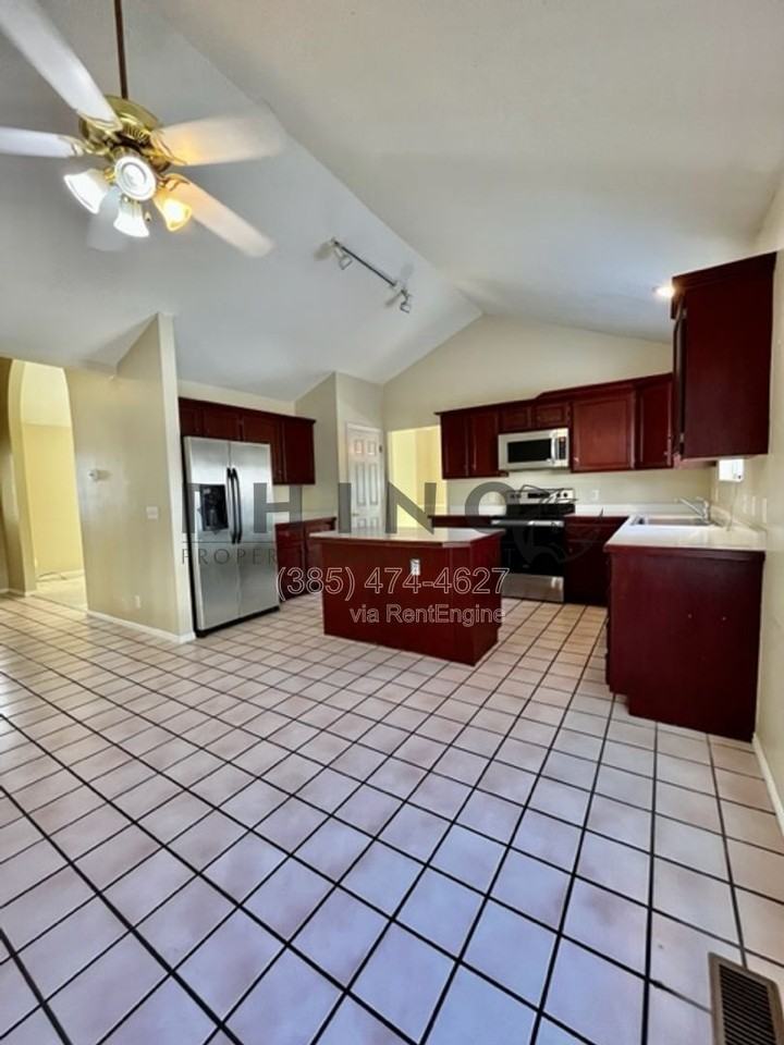 10319 S Ashley Park Dr - Photo 3 of 24