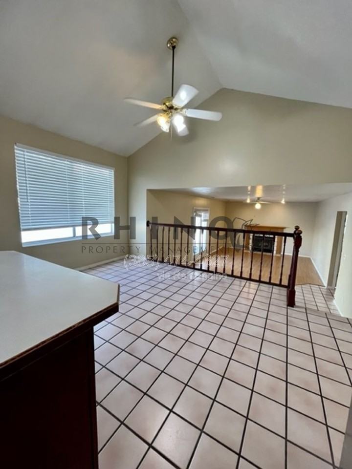 10319 S Ashley Park Dr - Photo 4 of 24