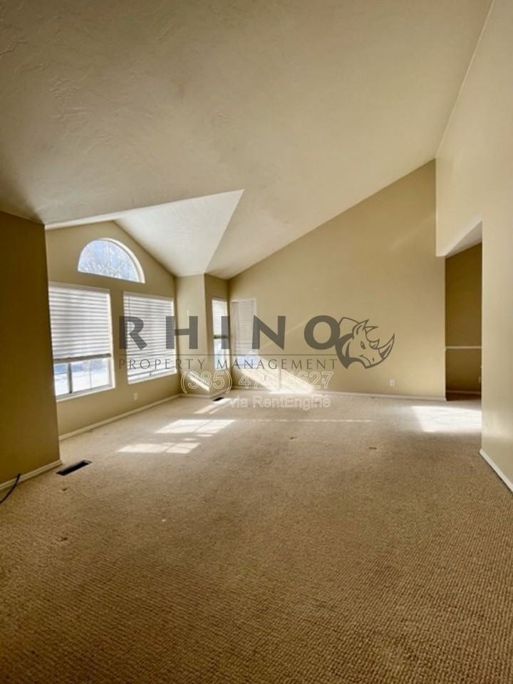 10319 S Ashley Park Dr - Photo 7 of 24