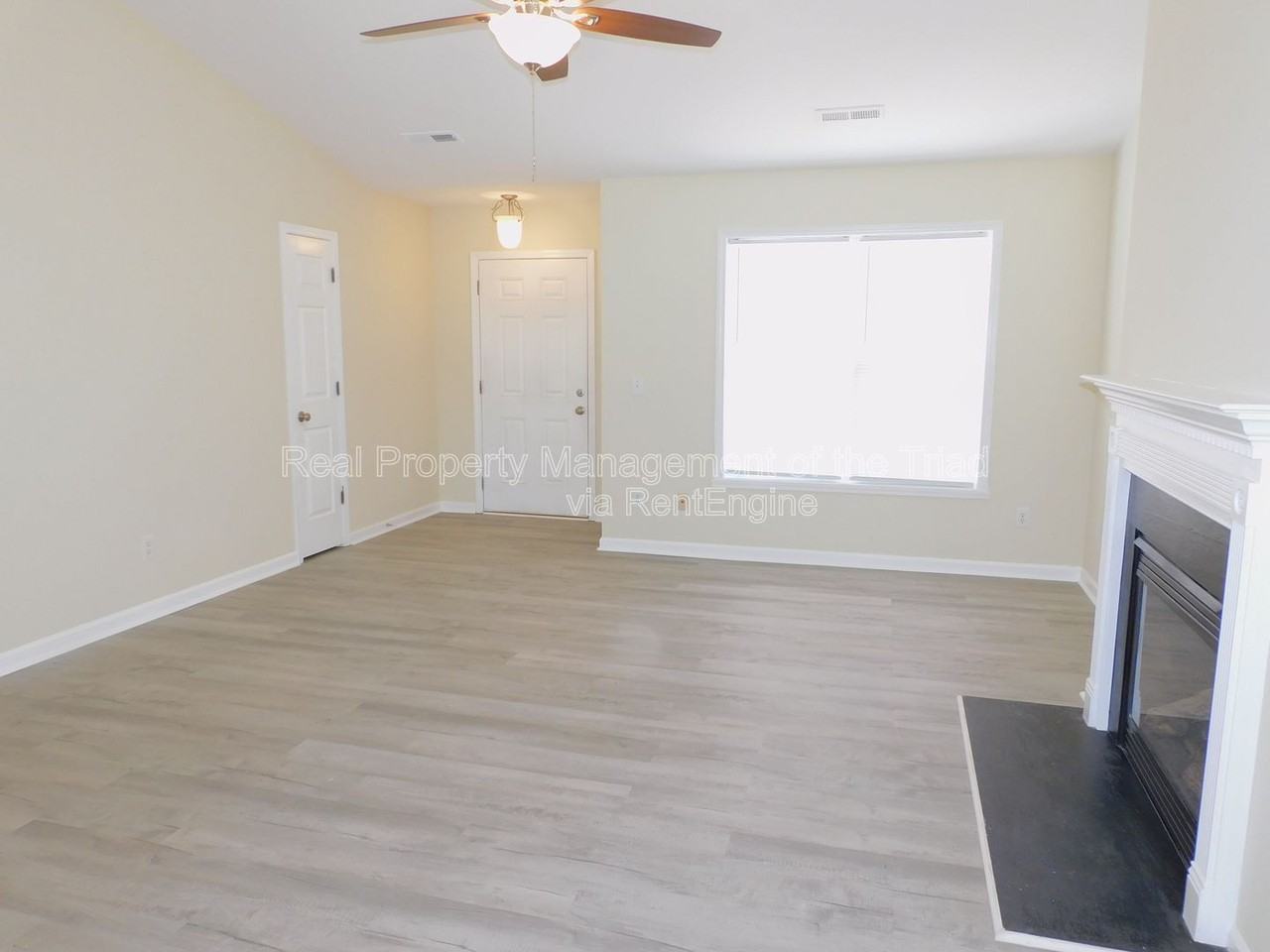 1856 Oakhurst Park Ln - Photo 3 of 25