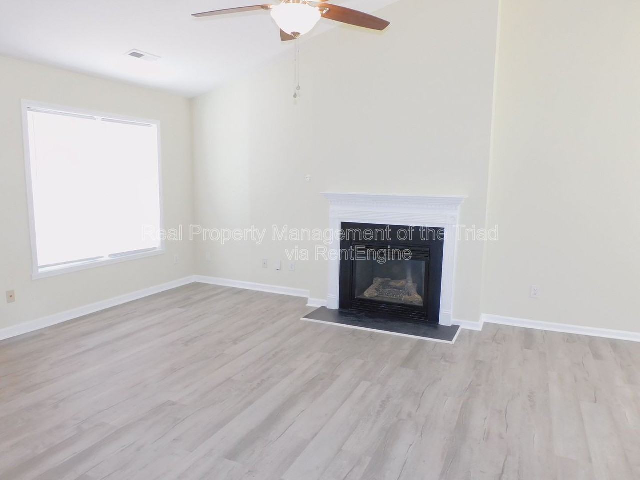 1856 Oakhurst Park Ln - Photo 4 of 25