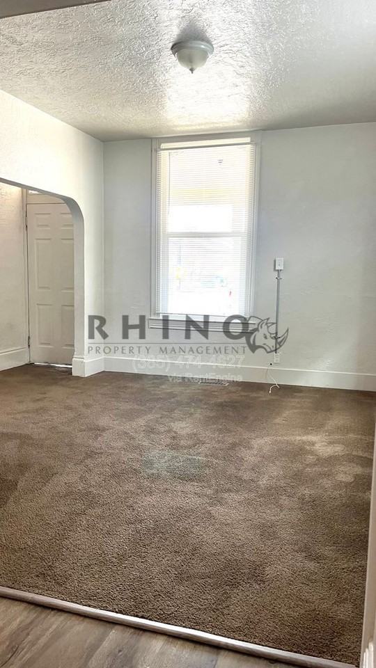 807 20th St #A - Photo 3 of 15