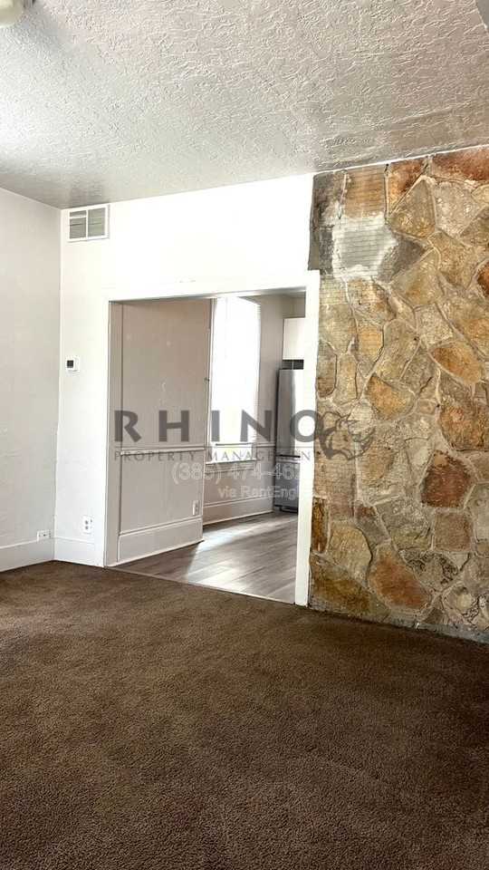 807 20th St #A - Photo 4 of 15