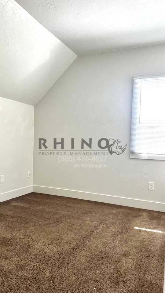 807 20th St #A - Photo 5 of 15