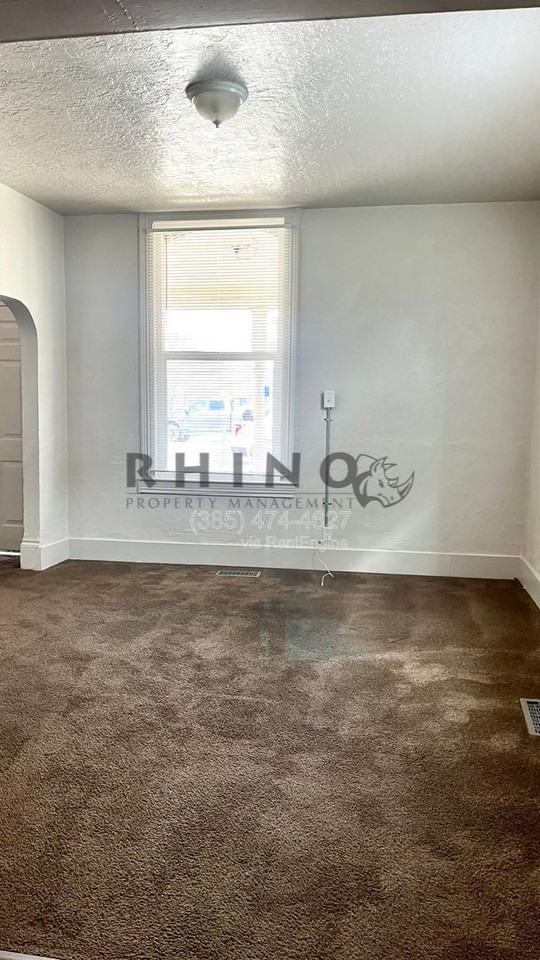 807 20th St #A - Photo 7 of 15