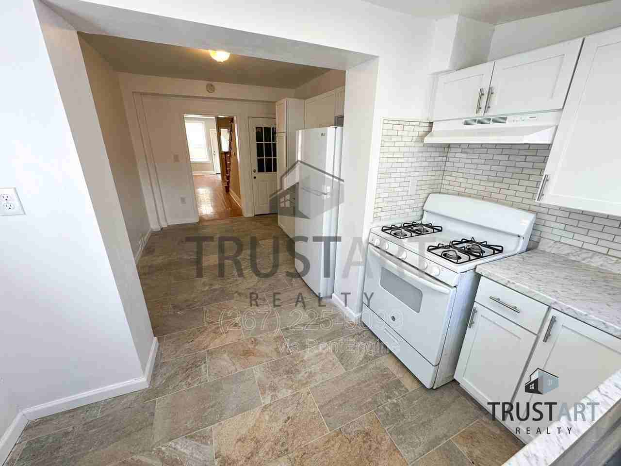 1841 E Clementine St - Photo 3 of 21