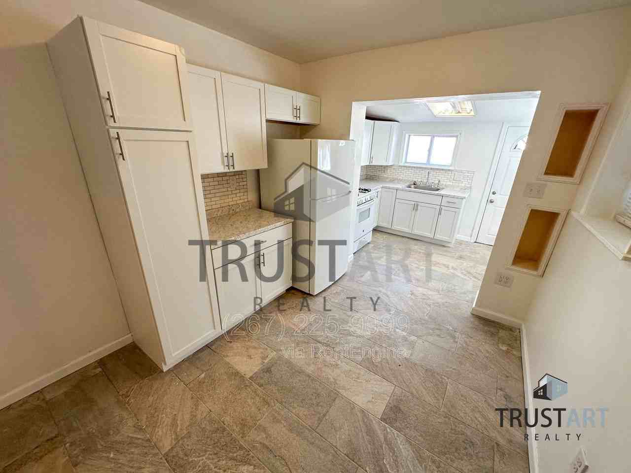 1841 E Clementine St - Photo 4 of 21