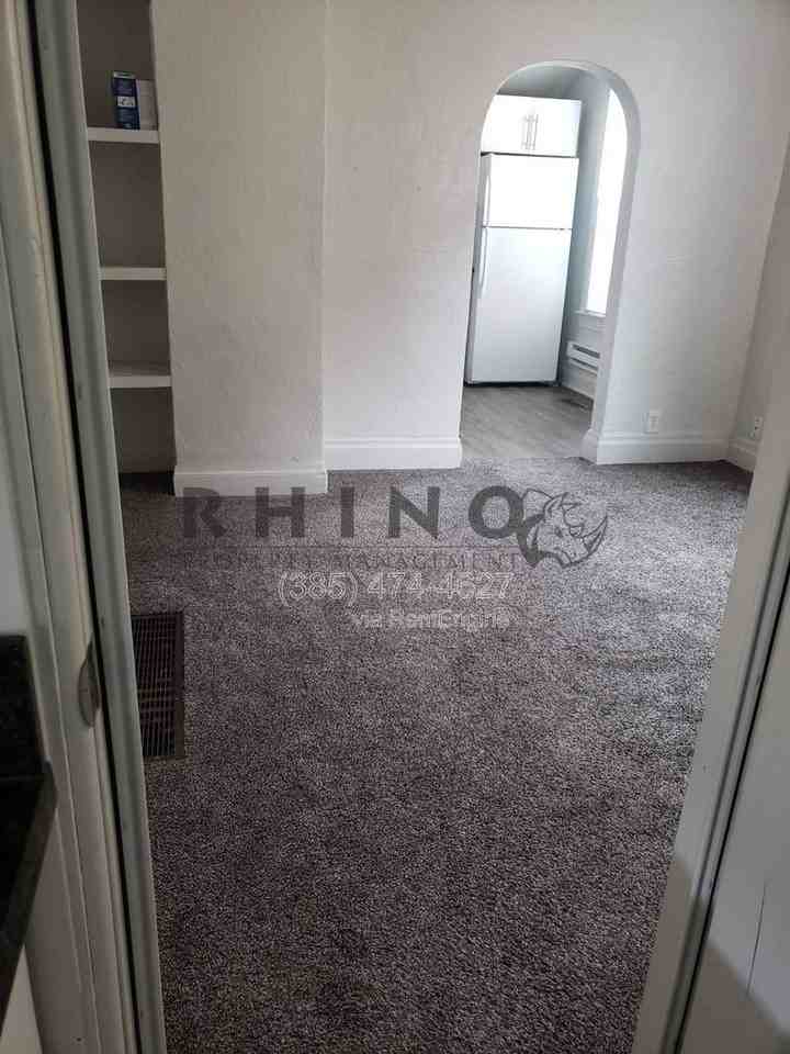 807 20th St #B - Photo 2 of 6