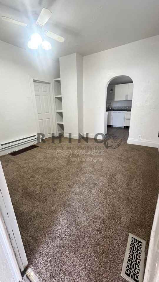 807 20th St #B - Photo 3 of 6