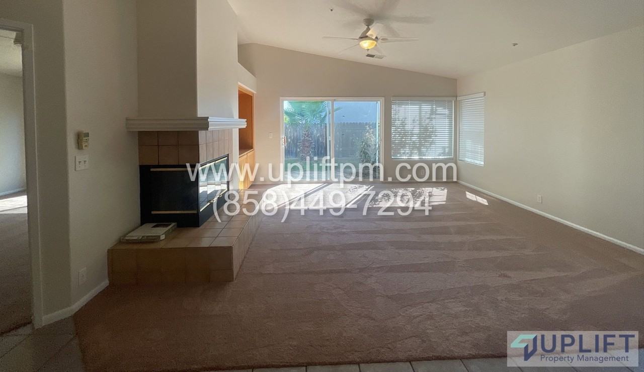 819 Mimosa Creek Ln - Photo 2 of 10