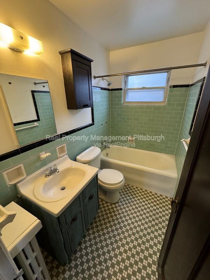 4 Amherst Ave #4 - Photo 6 of 9