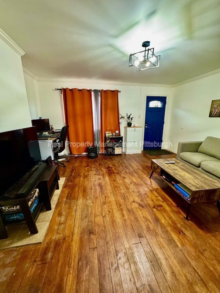 2218 Sarah St #1 - Photo 2 of 11