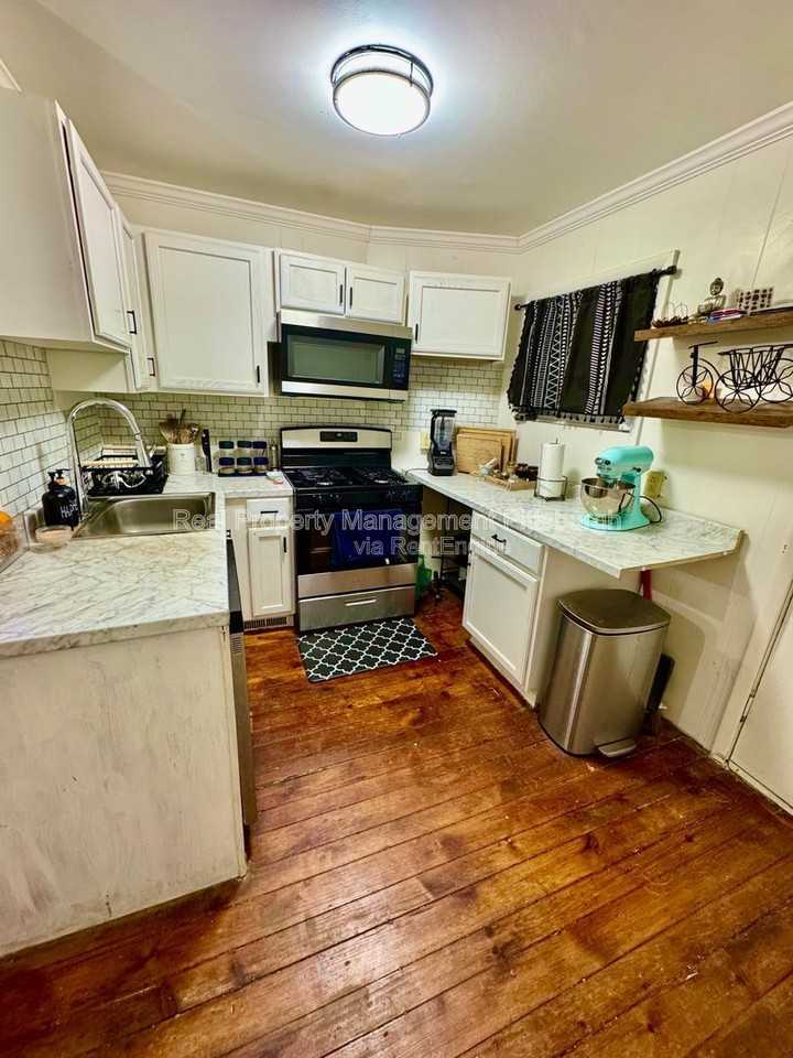 2218 Sarah St #1 - Photo 3 of 11