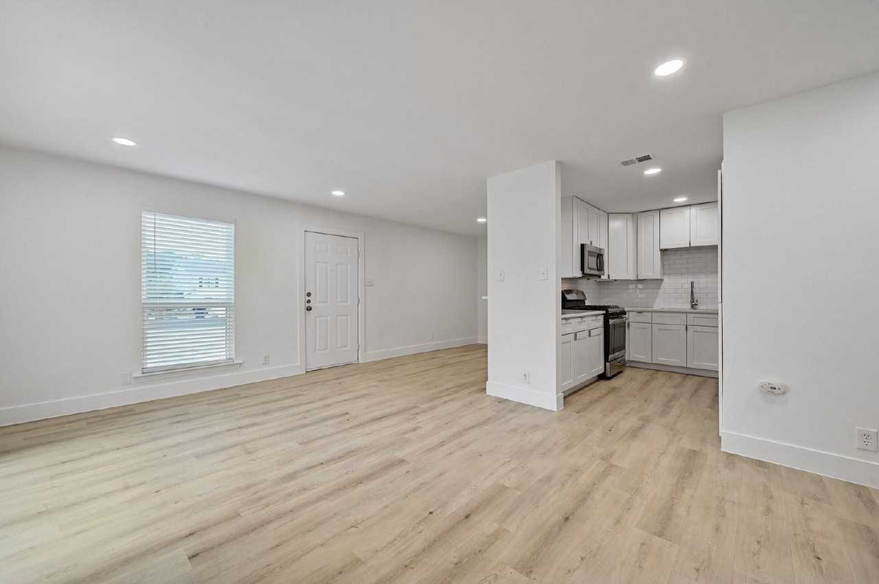 2617 Ektom Dr #B - Photo 5 of 22