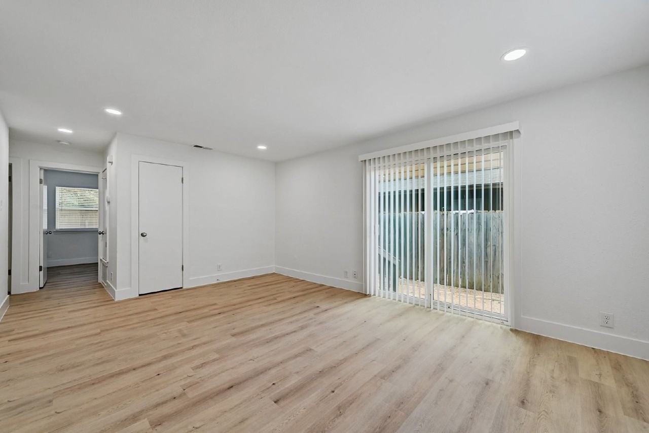 2617 Ektom Dr #B - Photo 7 of 22