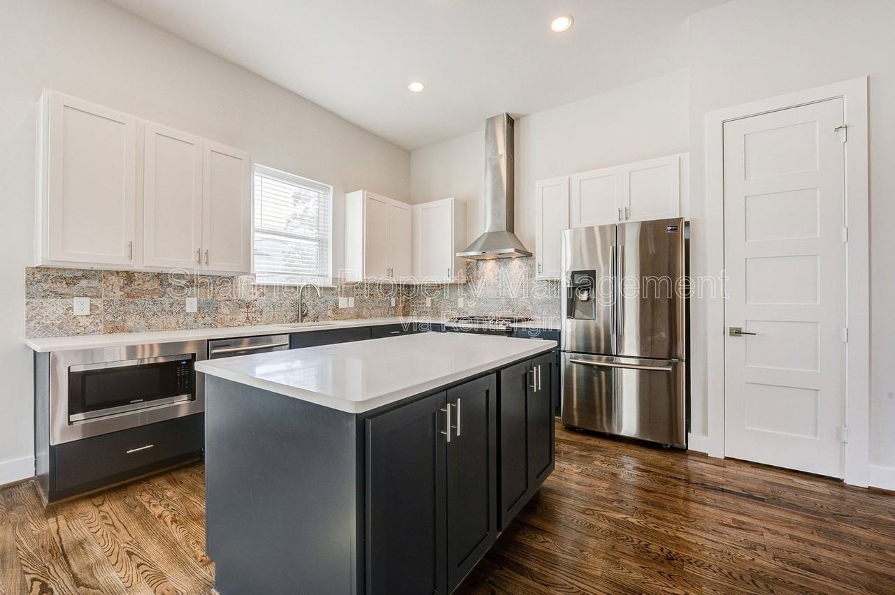 1605 Colorado St - Photo 6 of 20