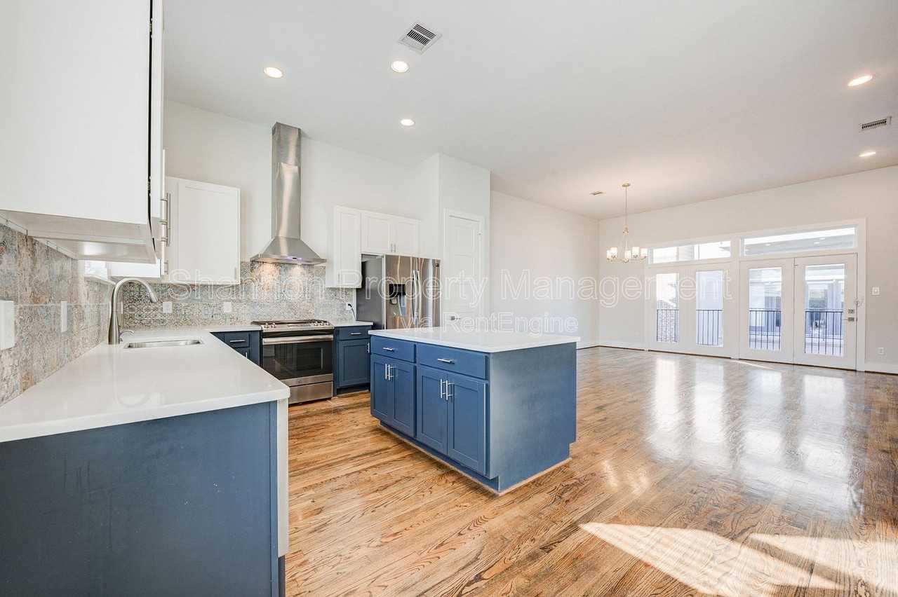 1605 Colorado St - Photo 7 of 20