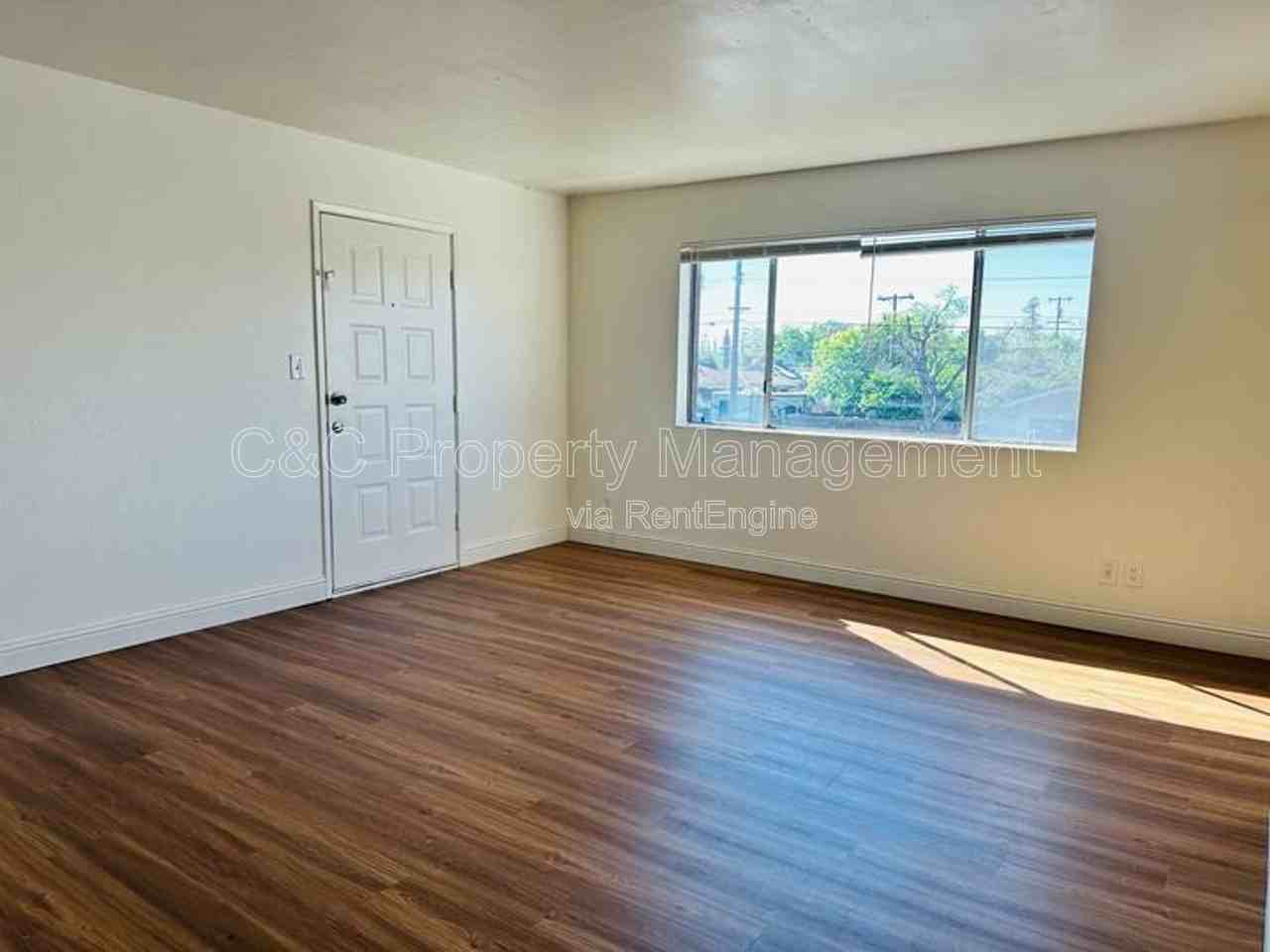 1668 W Ashlan Ave - Photo 4 of 16