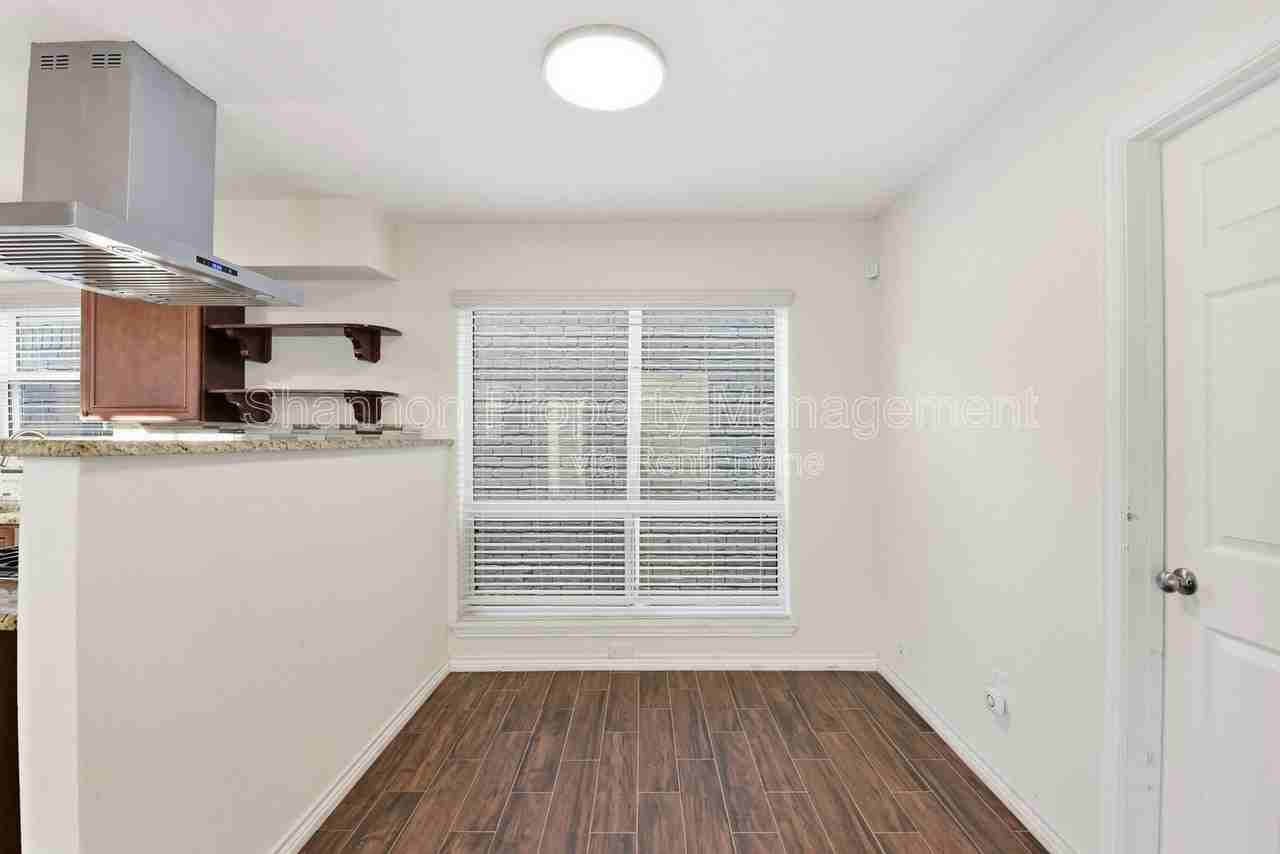 14210 Briarhills Pkwy - Photo 7 of 44