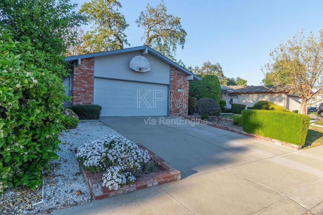 1217 Aberdeen Ave - Photo 4 of 33