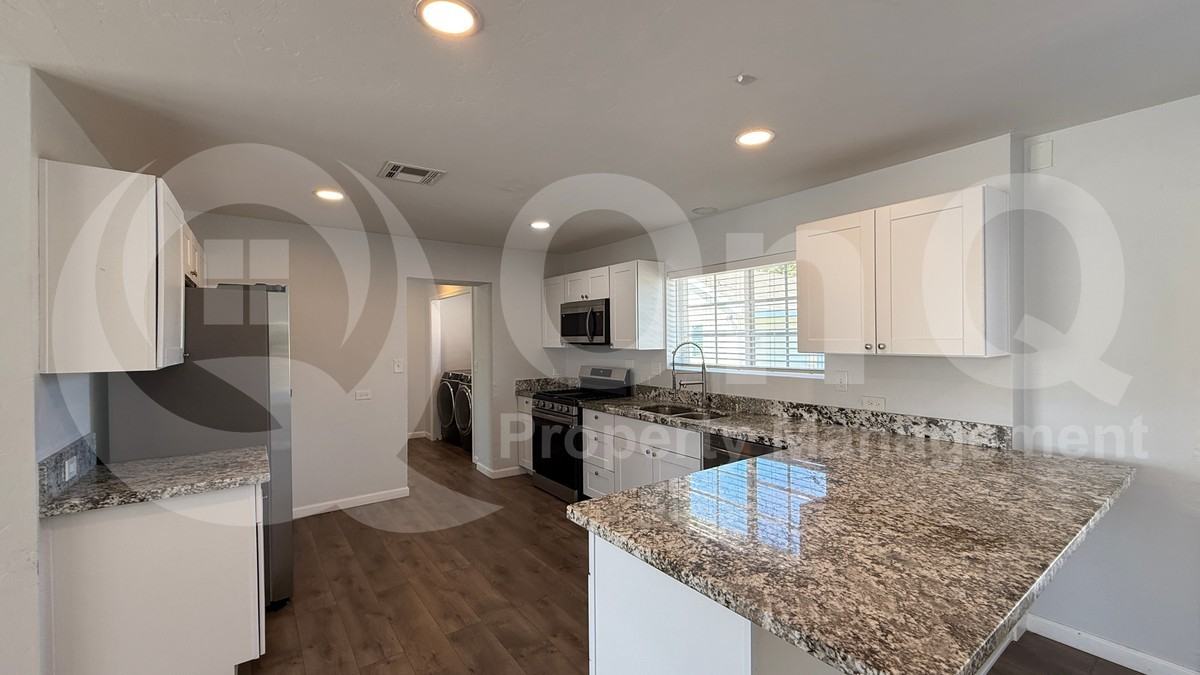 8449 E Kent Pl - Photo 5 of 28