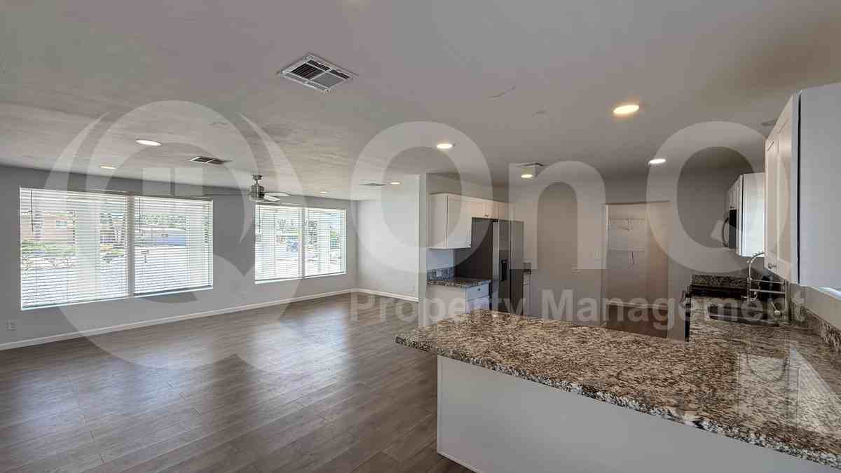 8449 E Kent Pl - Photo 7 of 28