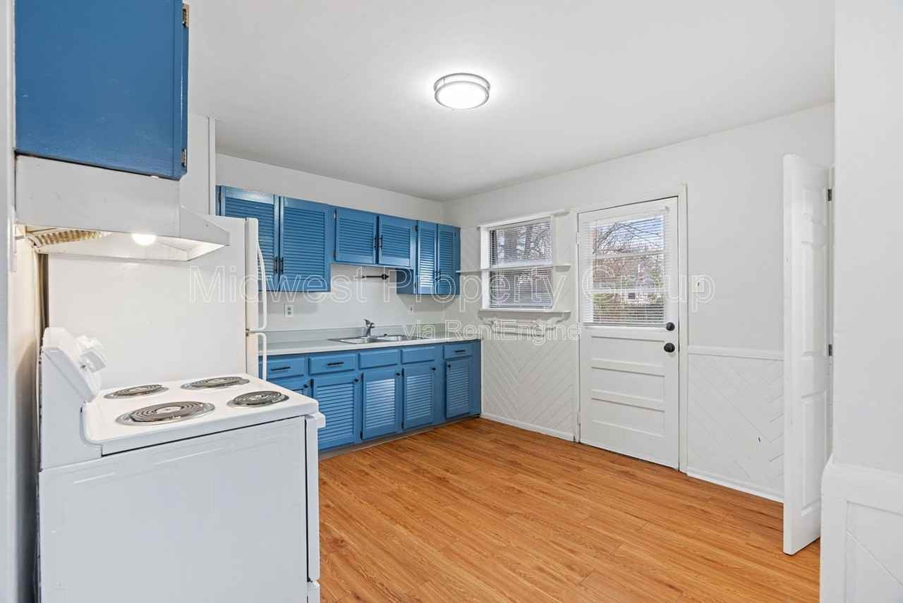 1414 E Pitman Ave - Photo 3 of 22