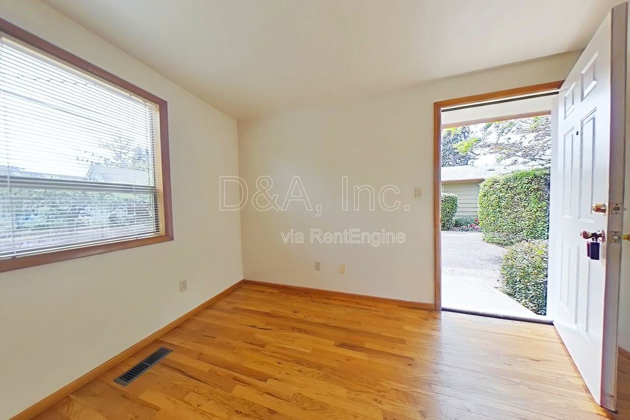 708 Nw 14th St - Photo 2 of 8