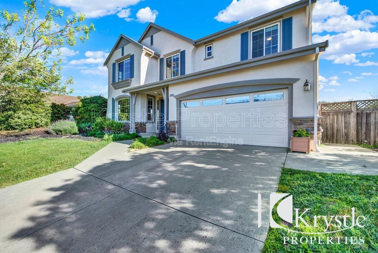 3050 Blue Sky Ct - Photo 2 of 28