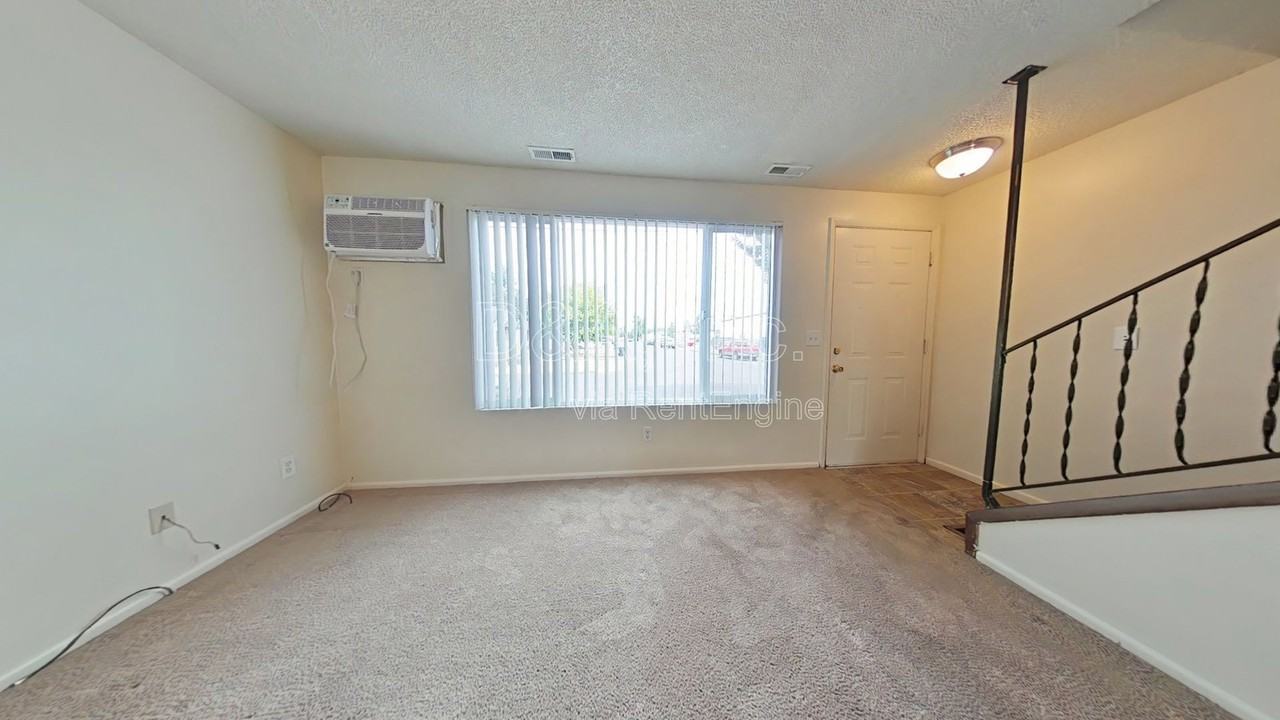 906 21st Ave Sw - Photo 2 of 8