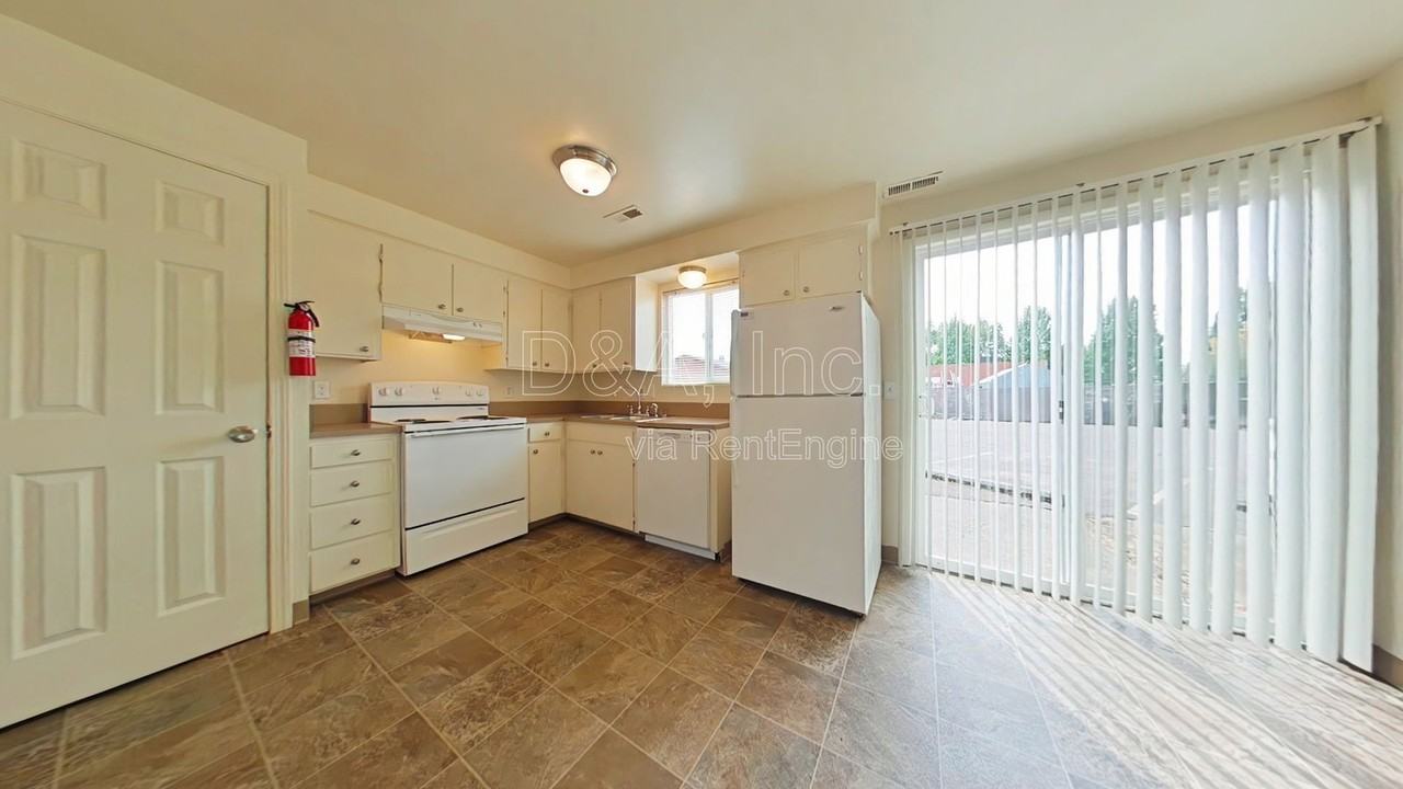 906 21st Ave Sw - Photo 4 of 8