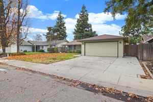 featured image of 9741 Treetop Dr