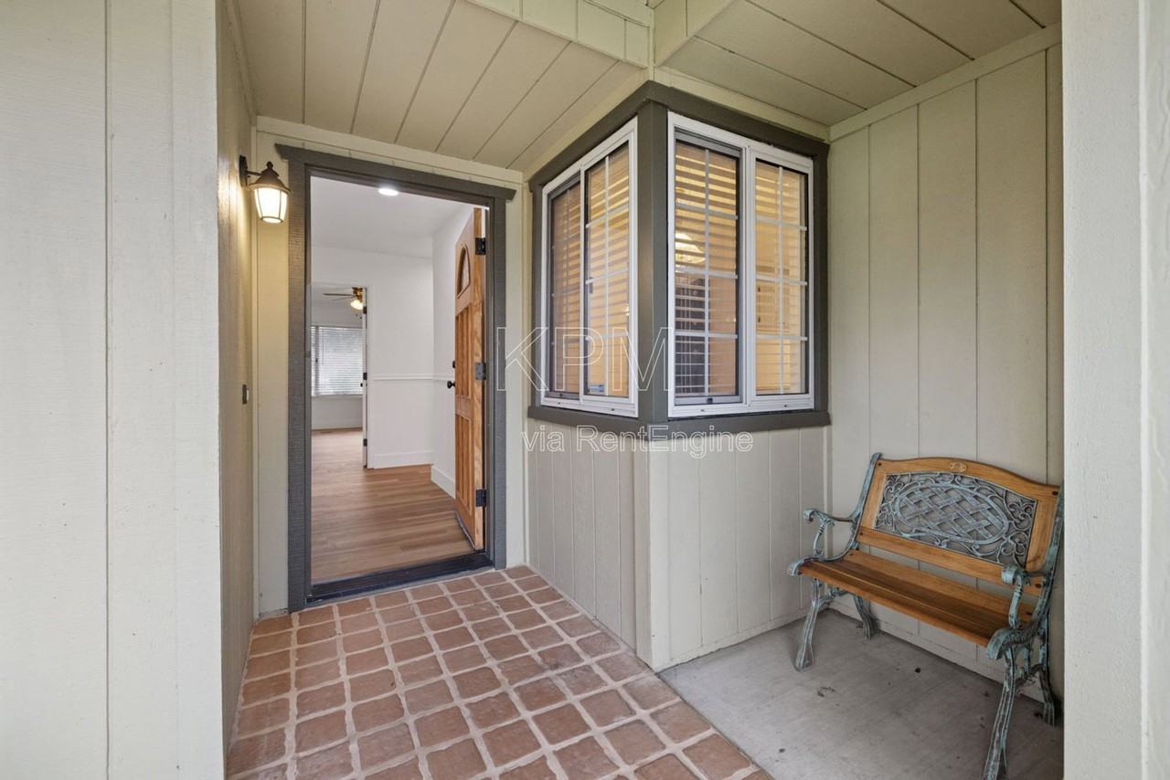 9741 Treetop Dr - Photo 2 of 29