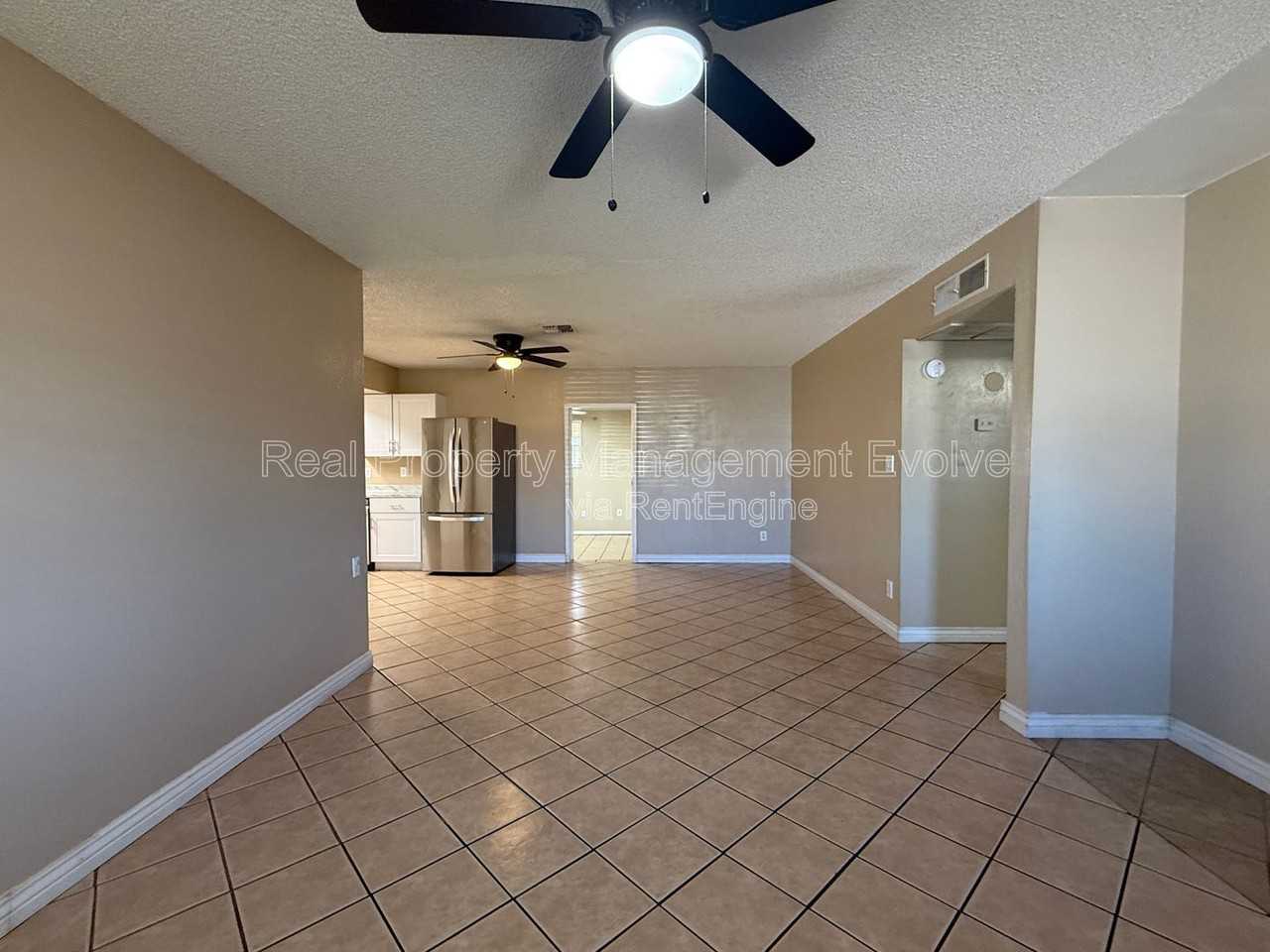 1637 W Muriel Dr - Photo 2 of 27