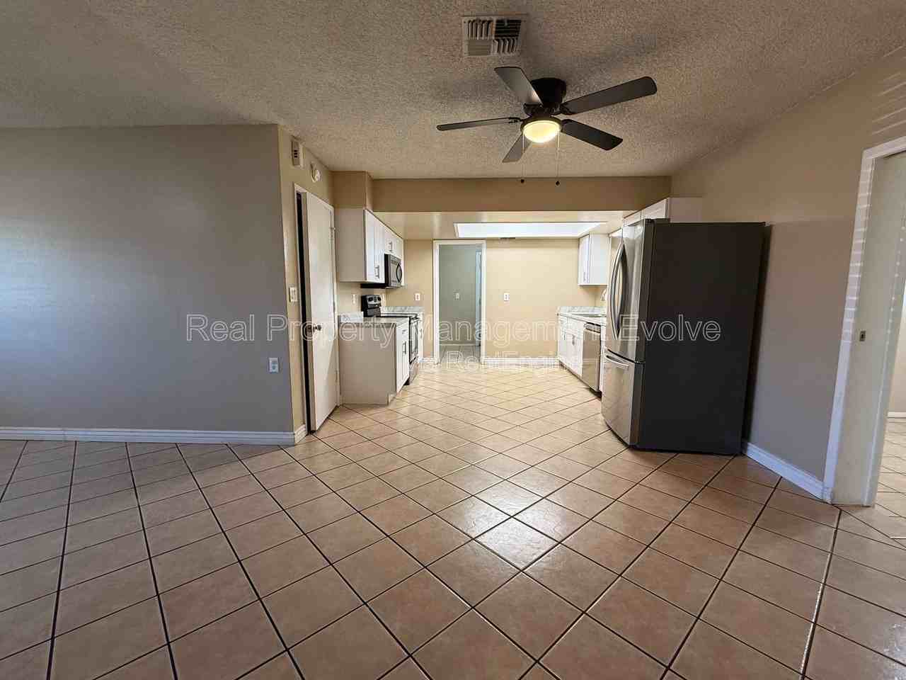1637 W Muriel Dr - Photo 6 of 27