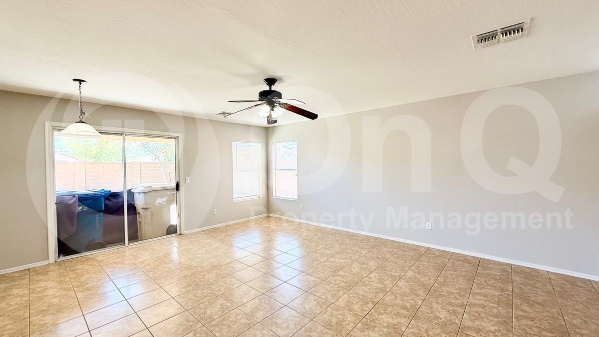 22863 W Cantilever St - Photo 5 of 21