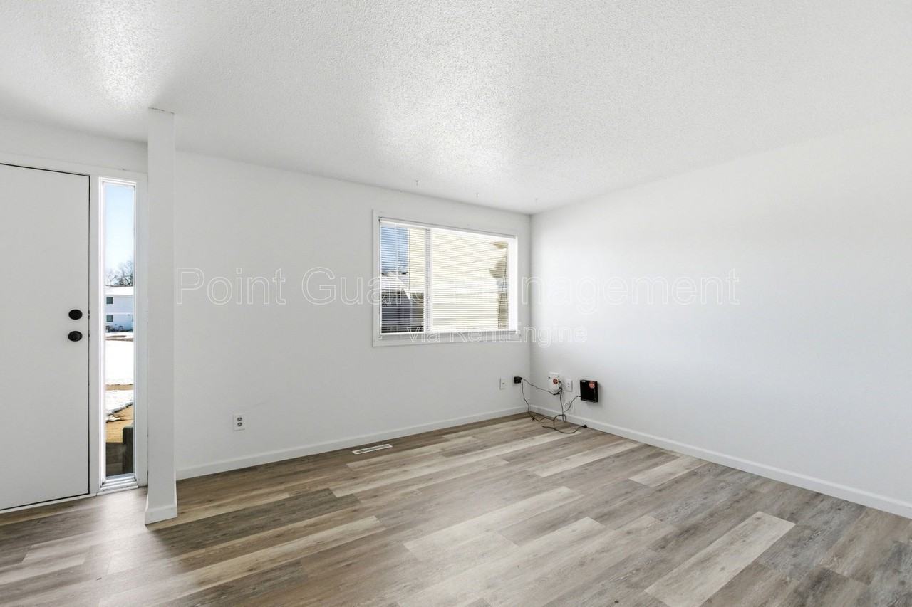 1918 S Cleveland Ave - Photo 7 of 27