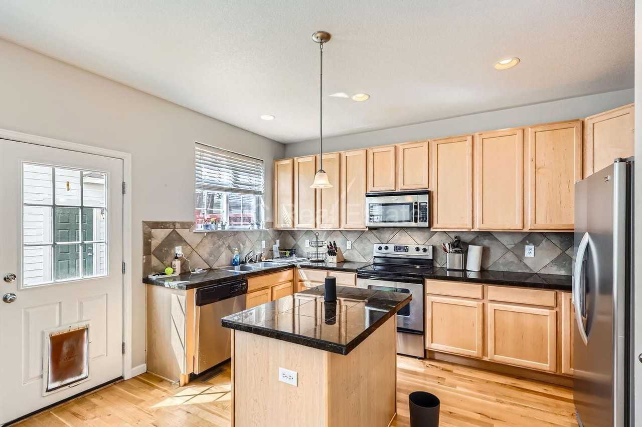 2241 Valentia St - Photo 3 of 11