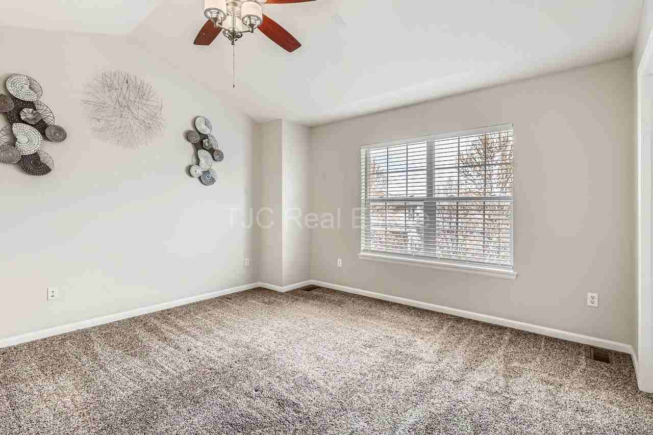 2241 Valentia St - Photo 5 of 11