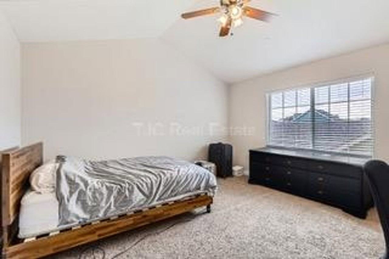 2241 Valentia St - Photo 6 of 11