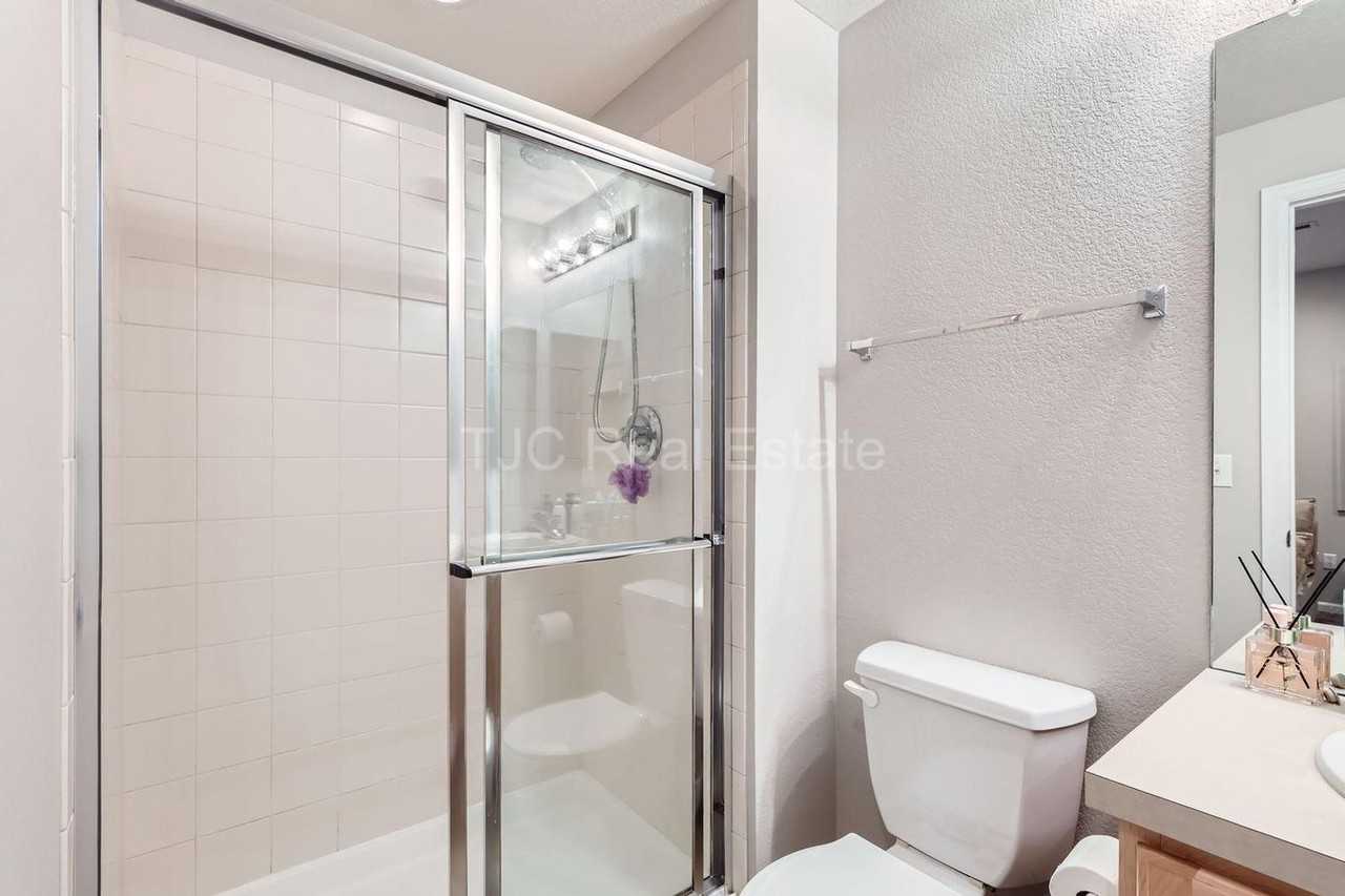 2241 Valentia St - Photo 7 of 11