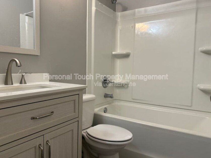 142 6th Ave N #5 - Photo 5 of 5