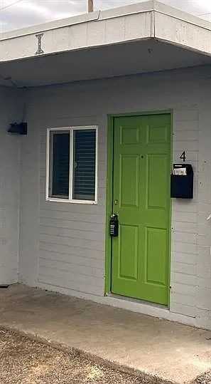 2741 W Tuckey Ln Apt 4 - Photo 2 of 13